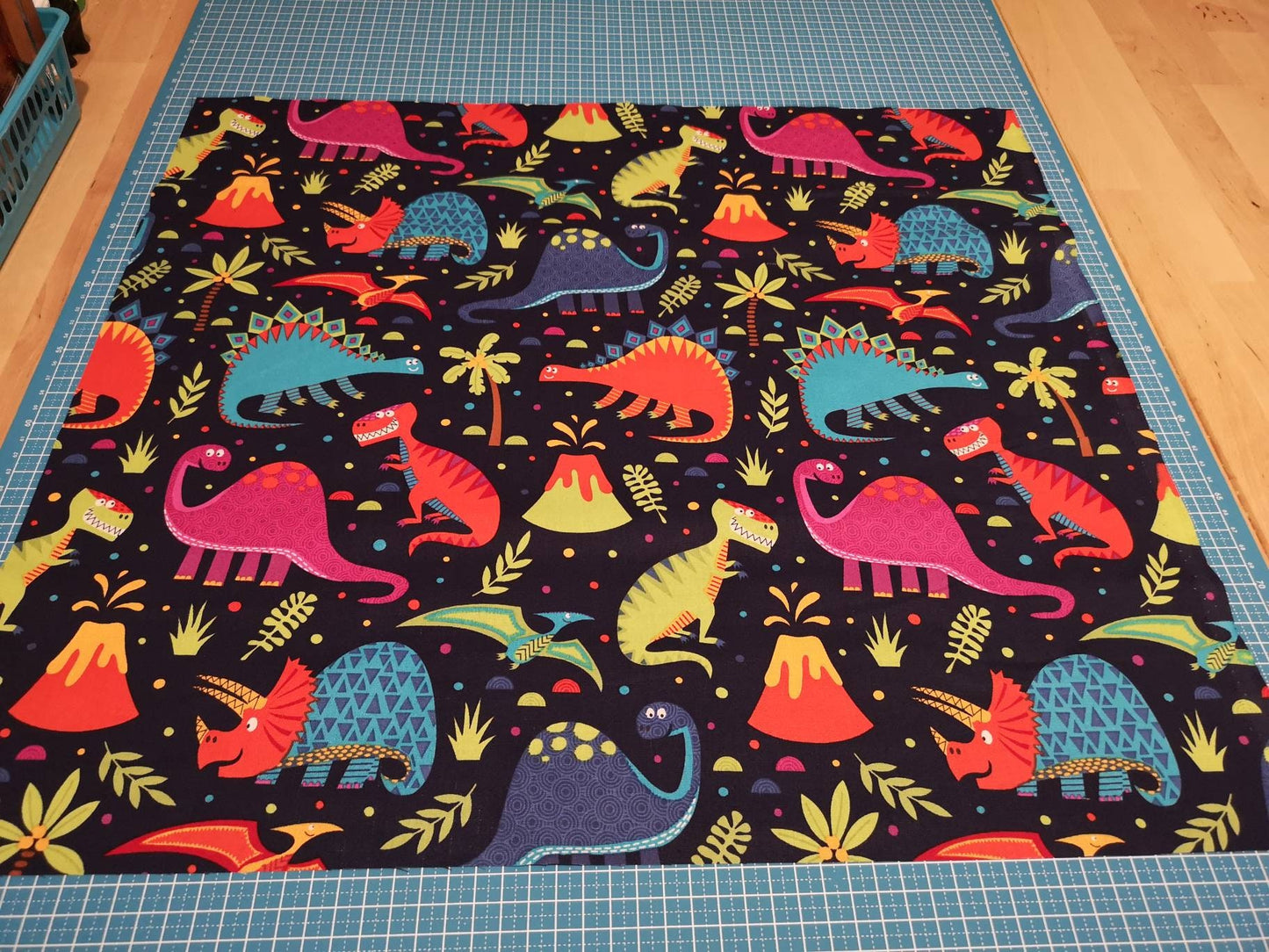 Animal print 100% cotton: dinosaurs, buzzy bees, flamingo, parrot, toucan, llama, children's cotton fabric, baby fabric
