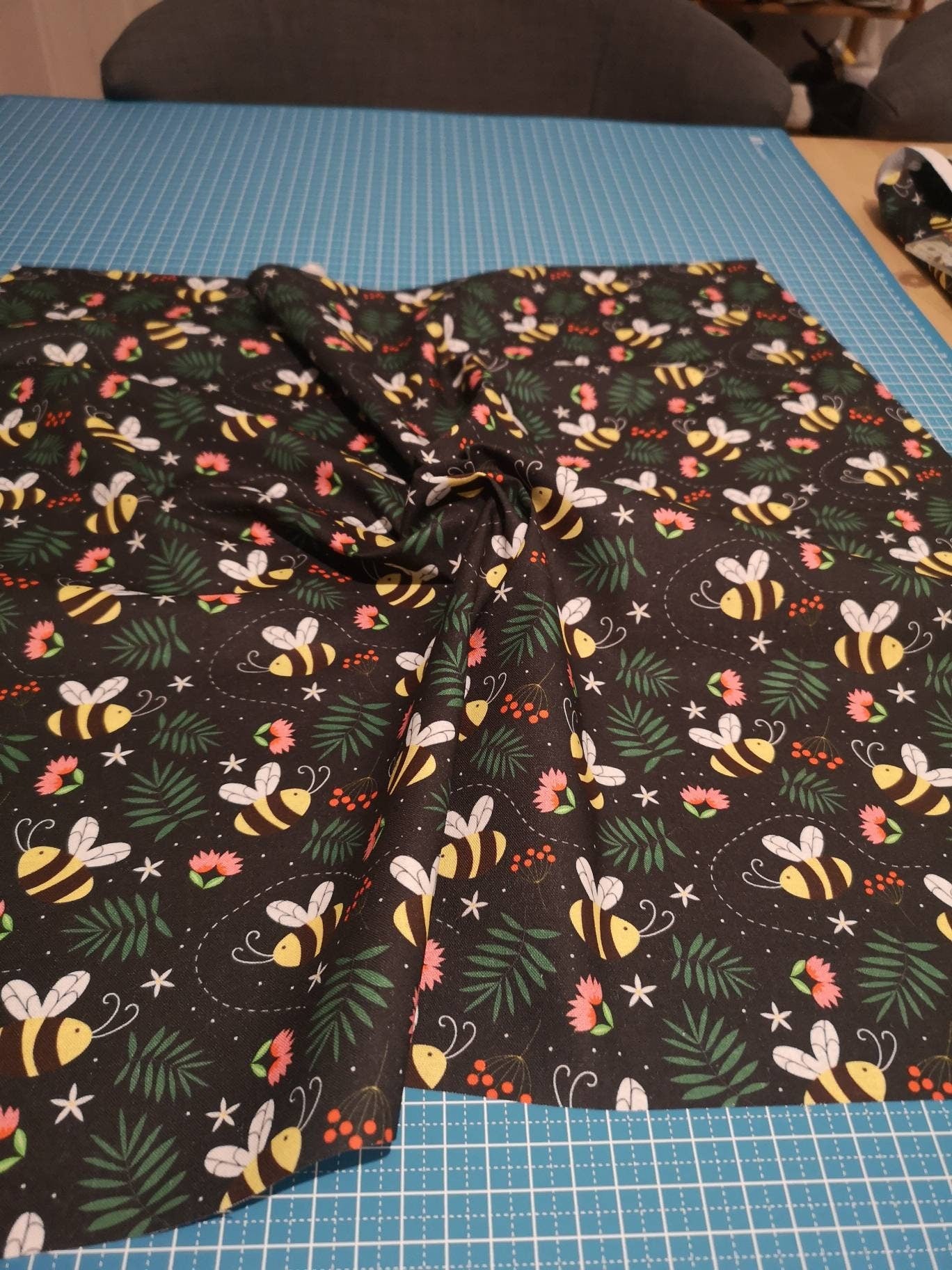 Animal print 100% cotton: dinosaurs, buzzy bees, flamingo, parrot, toucan, llama, children's cotton fabric, baby fabric