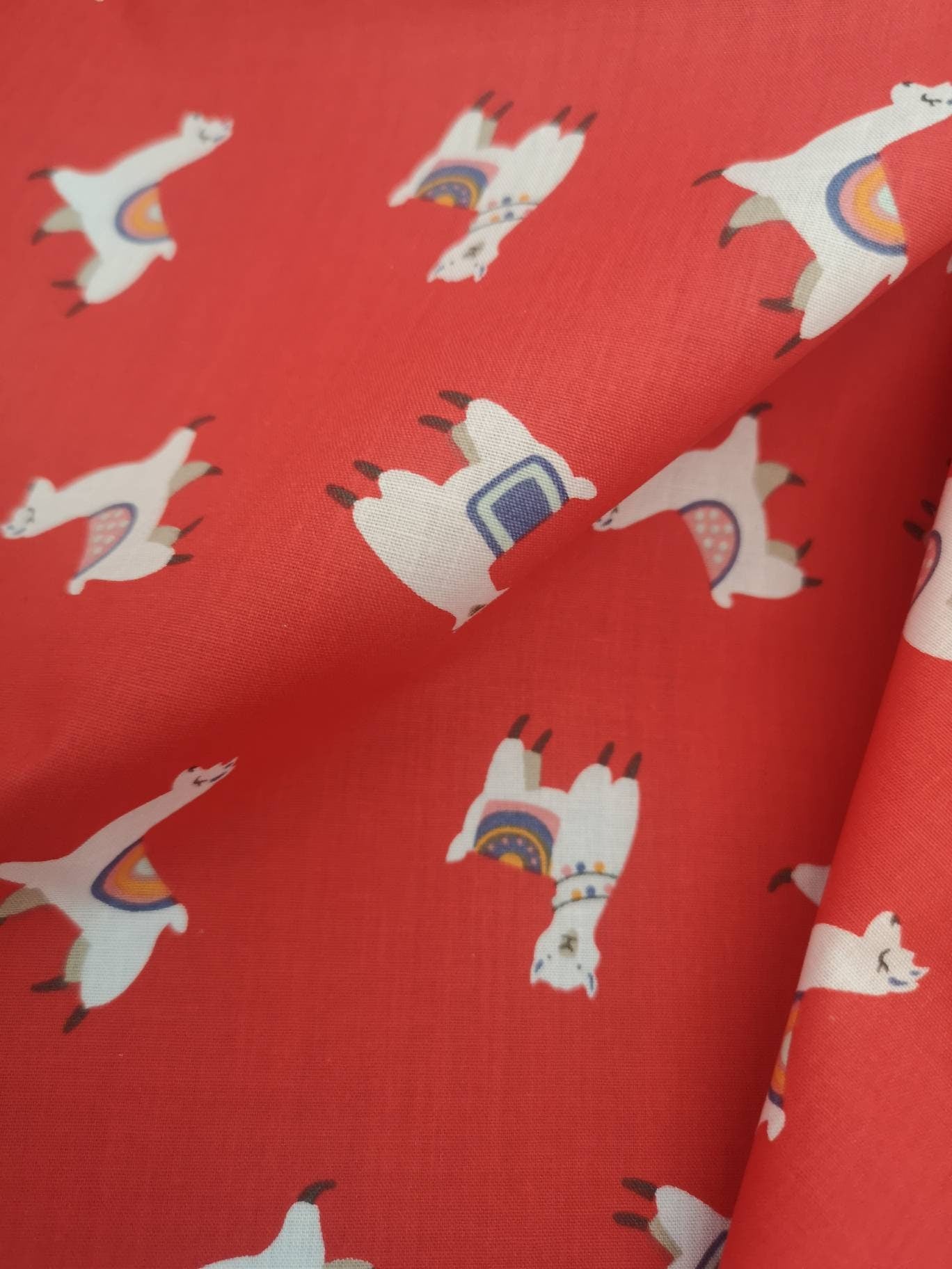 Red Llama Polycotton: Perú, llama, alpaca, South America, red
