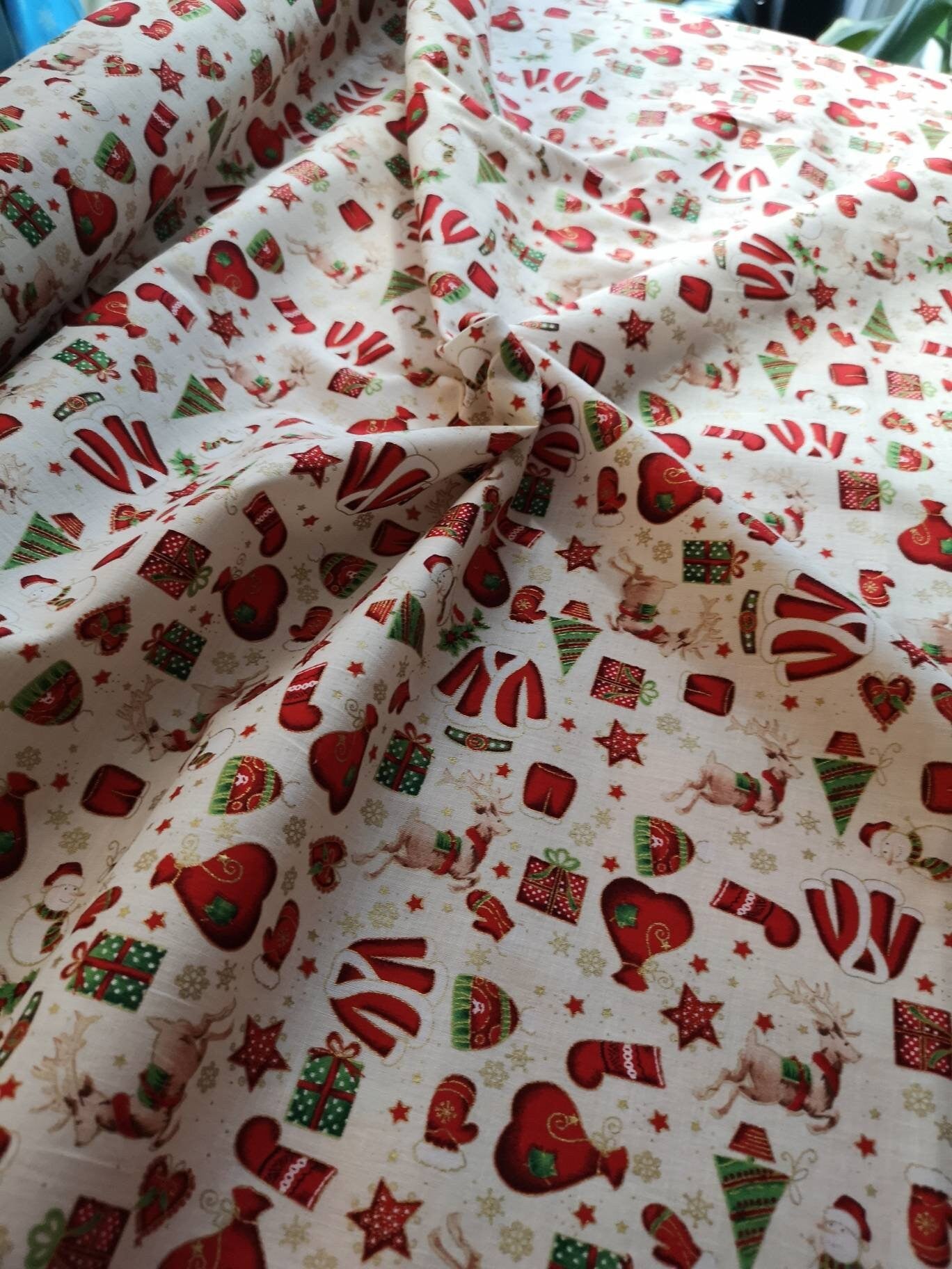 Christmas cotton fabric: Christmas trees, Holly, reindeer, gifts, presents, mittens, Santa Claus, Snow globe, bells, wreath, snowman, animal