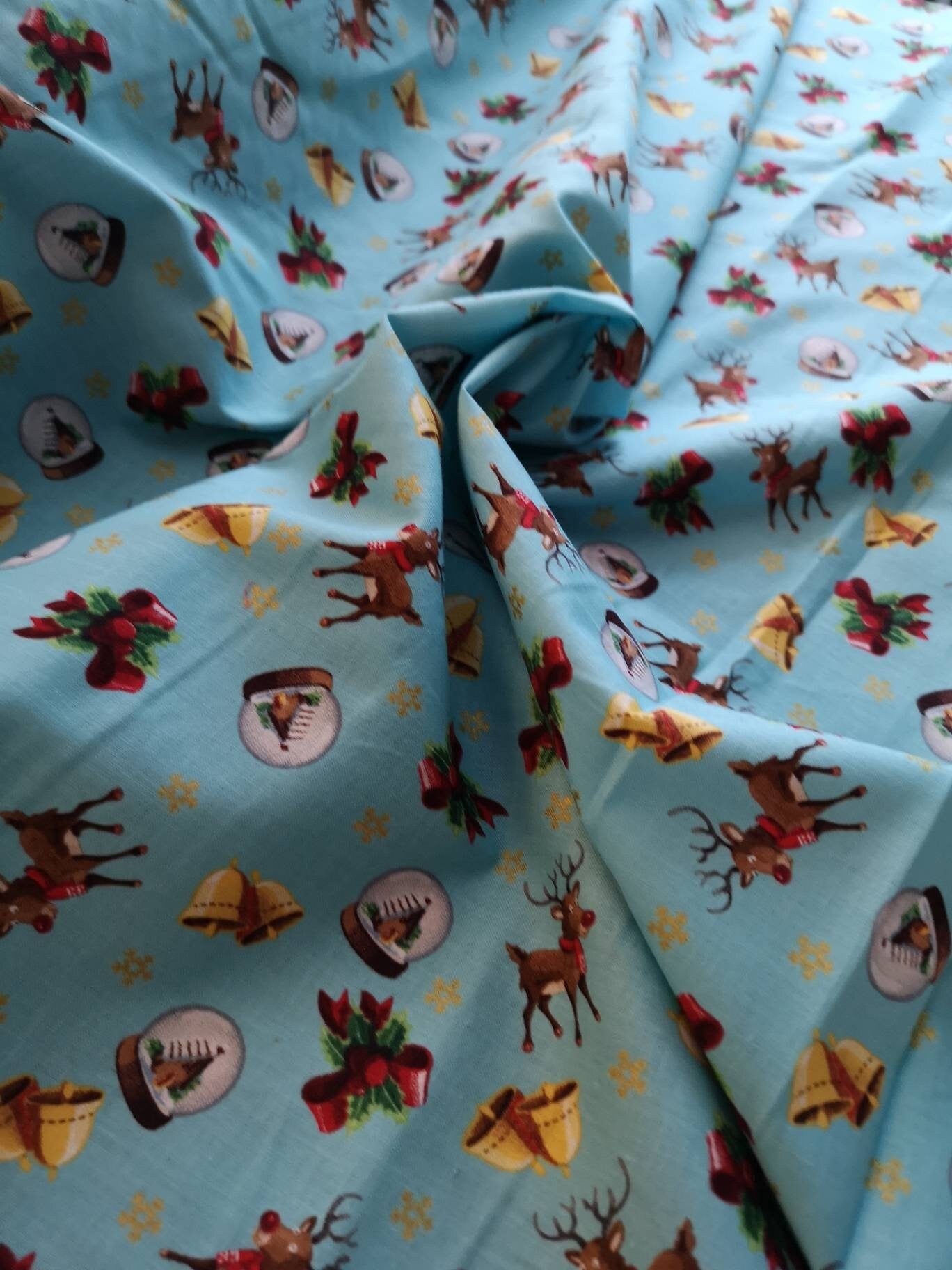 Christmas cotton fabric: Christmas trees, Holly, reindeer, gifts, presents, mittens, Santa Claus, Snow globe, bells, wreath, snowman, animal